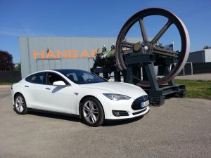 In Mainz wurde ein Tesla gemietet und ist der Vergangenheit begegnet