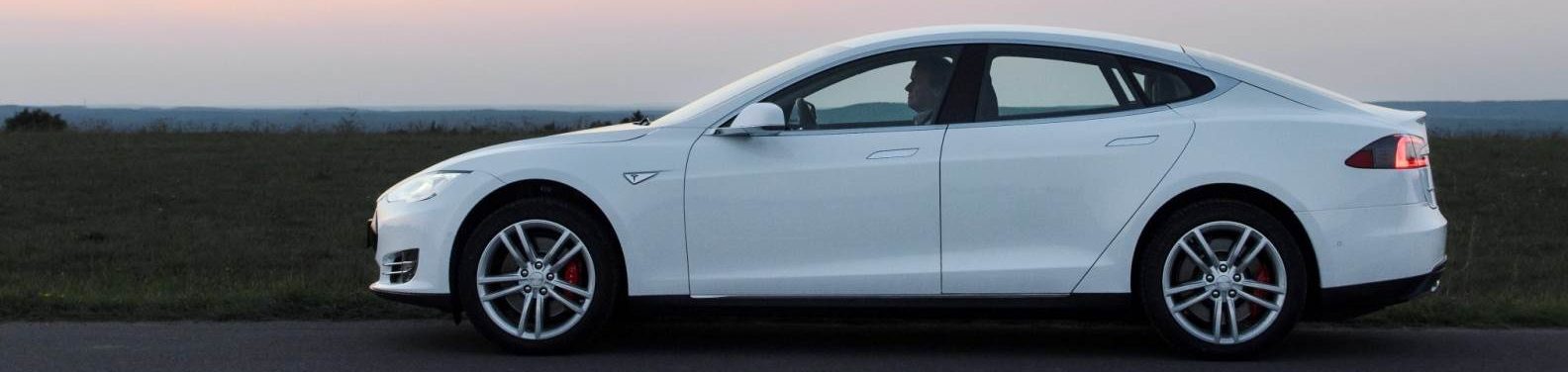 Mietwagen Tesla Model S Limousine mit 700PS zu vermieten