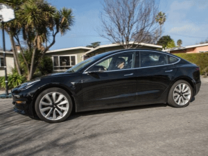 Model 3 von der Seite. Fremde Bilder befor bei uns mietbar