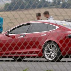 Tesla Modle S mit Plaid power train auf dem Nürburgring. Noch nicht zu mieten. Aber bald auch in Regensburg und Nürnberg