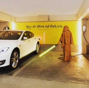 Tesla mit Star Wars Botschaft